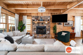 Wonderful Log Cabin near private beach and lake access